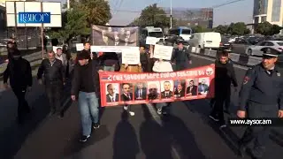 Հայ ռազմագերիների ազատ արձակման պահանջով  երթը շարժվում է դեպի ԱՄՆ դեսպանատուն