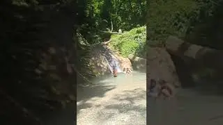 Я купаюсь на водопаде в Лазаревске