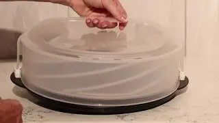 Tupperware Collapsible Cake Taker