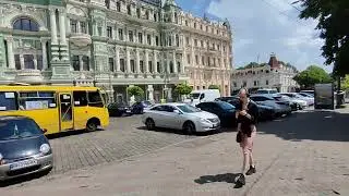 Одесса. 26 мая 2023. Центр города. Суд по новому кругу. В каждой школе по-разному.
