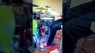 5 Stroke Rolls with the Feet (Double Bass Drum) 