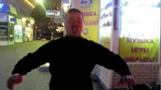 Японец. Маменькин сынок у метро танцует Галкина