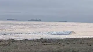 о. Сахалин, море, пляж, угольный утес. Шахтерск/Sakhalin Island, sea, beach, coal cliff. Shakhtersk.