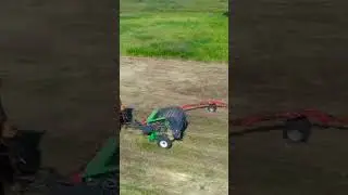 Грабли ворошилки в тандеме с пресс- подборщиком в агрегате с трактором МТЗ-80.