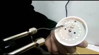 Reparar lámpara Led con alumnos T2 Necochea (Parte 2).