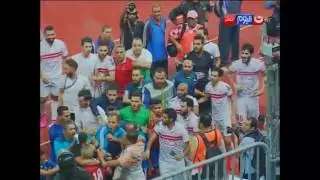 شاهد احداث ضرب وعنف بين لاعبي الأهلي والزمالك بعد نهاية المباراة