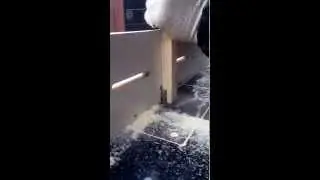 Выборка четверти (зареза) в верхней планке рамки с помощью самодельного фрезерного стола