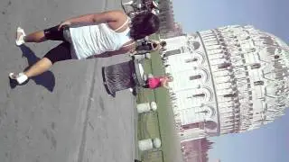 eva luz en  la torre  de pisa  italia