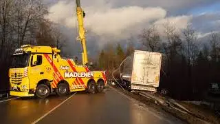 Bergung LKW auf der B 30 zwischen Baienfurt und Enzisreute