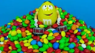 M&M's ROCK STARS!!! A lot of Candy! Mickey Mouse and surprise eggs!