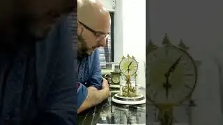 Reloj de péndulo de torsión