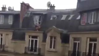 Голый любовник спрятался от возмездия