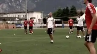 Гвардиола играет в квадрат с игроками Баварии