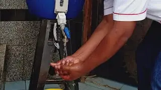 Automatic hand washing station