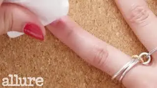 Here's a hack to remove your nail polish 💅🏻