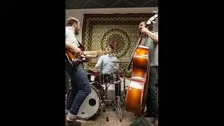 Retro Hit Company - Johnny B Goode (cover)