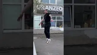 Больно.