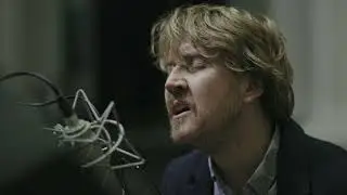 Lawrence Arabia performs The Phoenix Foundation’s single 'Let Me Die A Woman'