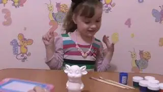 Лунтик. Эльза раскрашивает гипсовую фигурку из мультика. Luntik.