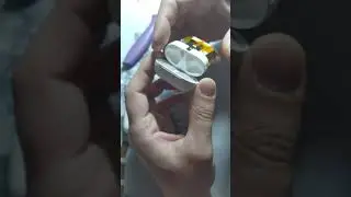 Не работает крышка AirPods
