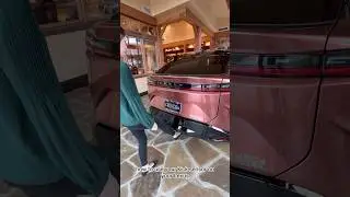 How to use the kick sensor feature for compatible Lexus vehicles