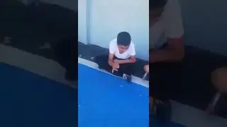SOKAKTA AHMET KAYA SÖYLEYEN ÇOCUK