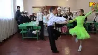 Зажигательный танец от Никиты и Арины