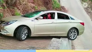 very skilled drivers - dangerous and impossible U-tern
