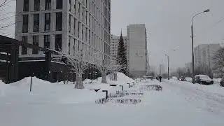 Москва. Новогодняя атмосфера у ЖК Новочерёмушкинская 17. Январь 2023 года.