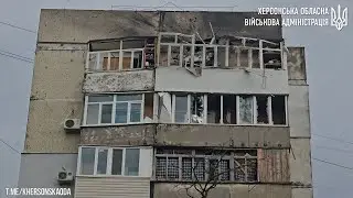 Багатоповерхівка Херсона після прямого влучання російського снаряда 22.08.2024