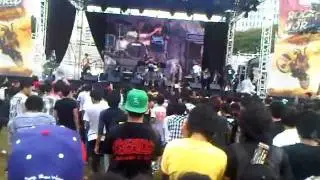 Rock The World 2011 - Restraint - Moshing (3)