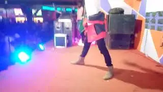 Diosis performing Tyabula live in O concert