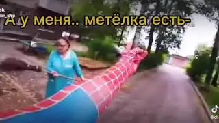 Нормальная баба Яга против нового человека-паука. 😂😂😂😂🤣🤣