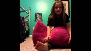 NOT MY LEGS CHALLENGE| w/Jessie