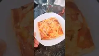 Мини-пицца из слоёного теста🍕 Быстрый и вкусный перекус #пицца #минипицца #пиццарецепт