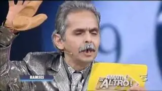 Avanti un altro!   E  solo un dito!   Video Mediaset