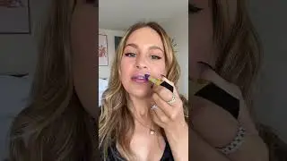 Color changing lipstick?! 