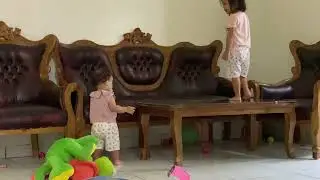 Adik dan Kakak si anak Desa bercanda bersama. Masya Allah....
