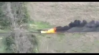 Геройскому российскому мехводу удалось спасти свой БТР  Грязь забила пламя и машина потухла