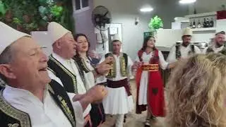 SUPRIZON Daniel Muhaj me kengen mbi shtepi te shkova mbrem Nordik beqo2.Per evente tel. 0692219803. 