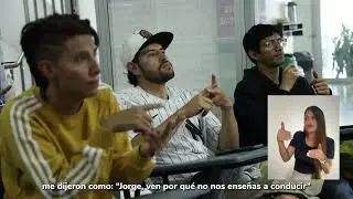 Conoce a Jorge Nieto, un instructor de conducción que enseña a personas con discapacidad auditiva.