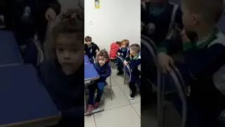 crianças norueguesas discutindo o futuro de sua nação 😍😍😍