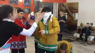 "Забавы русской старины". Игра "Жмурки"