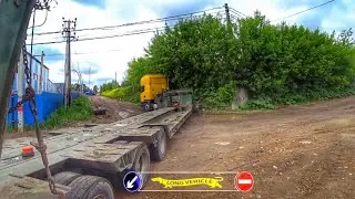 Узковато в Подмосковье на трале…Экскаватор скользит по тралу