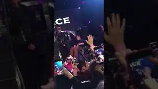 Face вывел на сцену фаната инвалида и решил с ним спеть