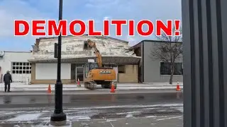 Big Excavator Tears Down Old Building