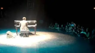 JL Performs 