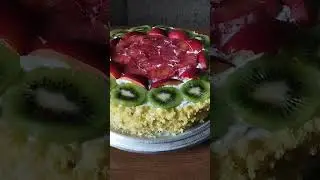 Торт обалденный! Нежный, с кислинкой от фруктов.