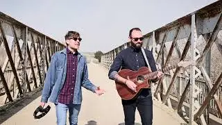 UNA FOTO EN BLANCO Y NEGRO - El canto del Loco - Cover Mundo Amarillo