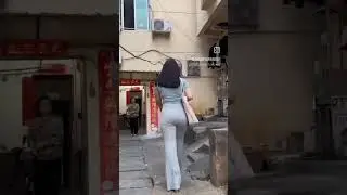 Tante gemoy pamer bokong semok